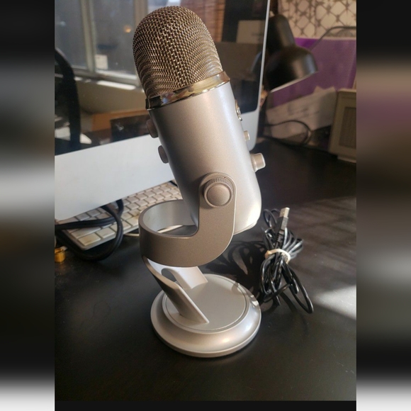 🎉HOST PICK🎉 Blue Yeti USB Microphone - Picture 9 of 9